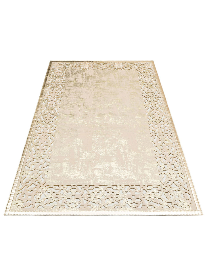 Gravür Klasik Ve Modern İşleme ve Oymaya Sahip Parlak Bordürlü Suni Deri Halı 01 CREAM GOLD - Carpetdocia