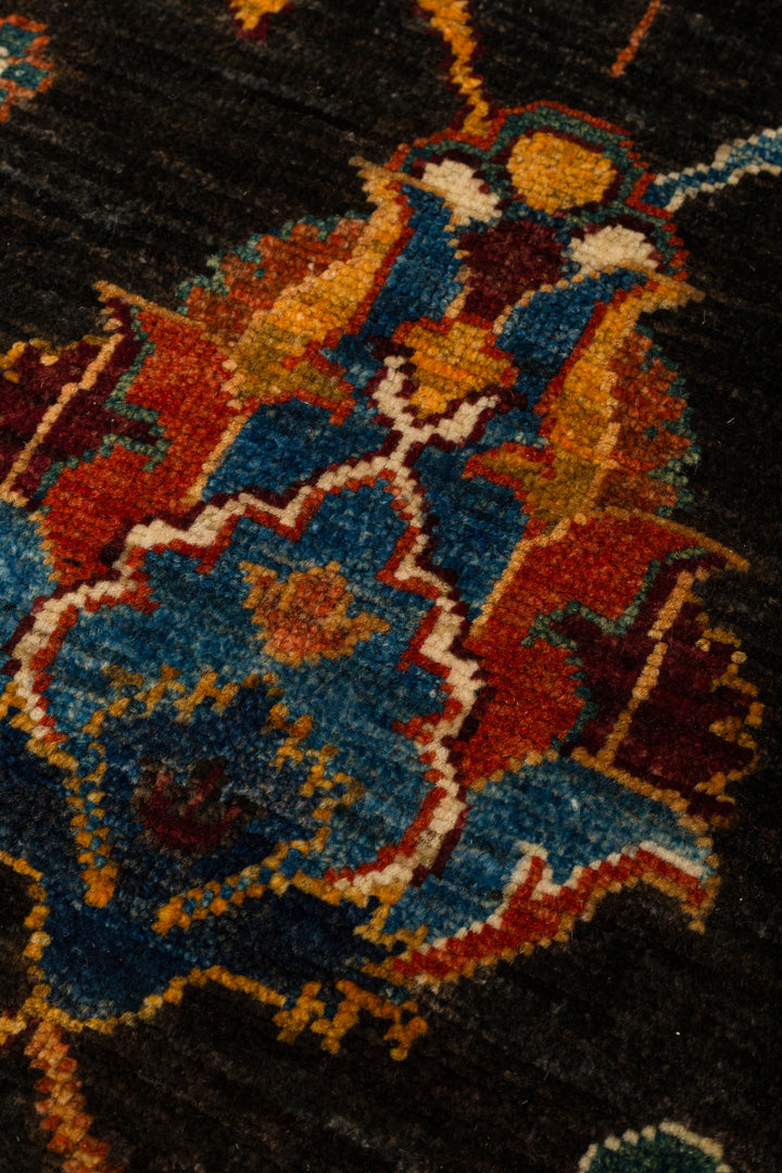 El dokuma Afgan halı antrasit gece bahçesi çiçek 203x299 cm desen detayı