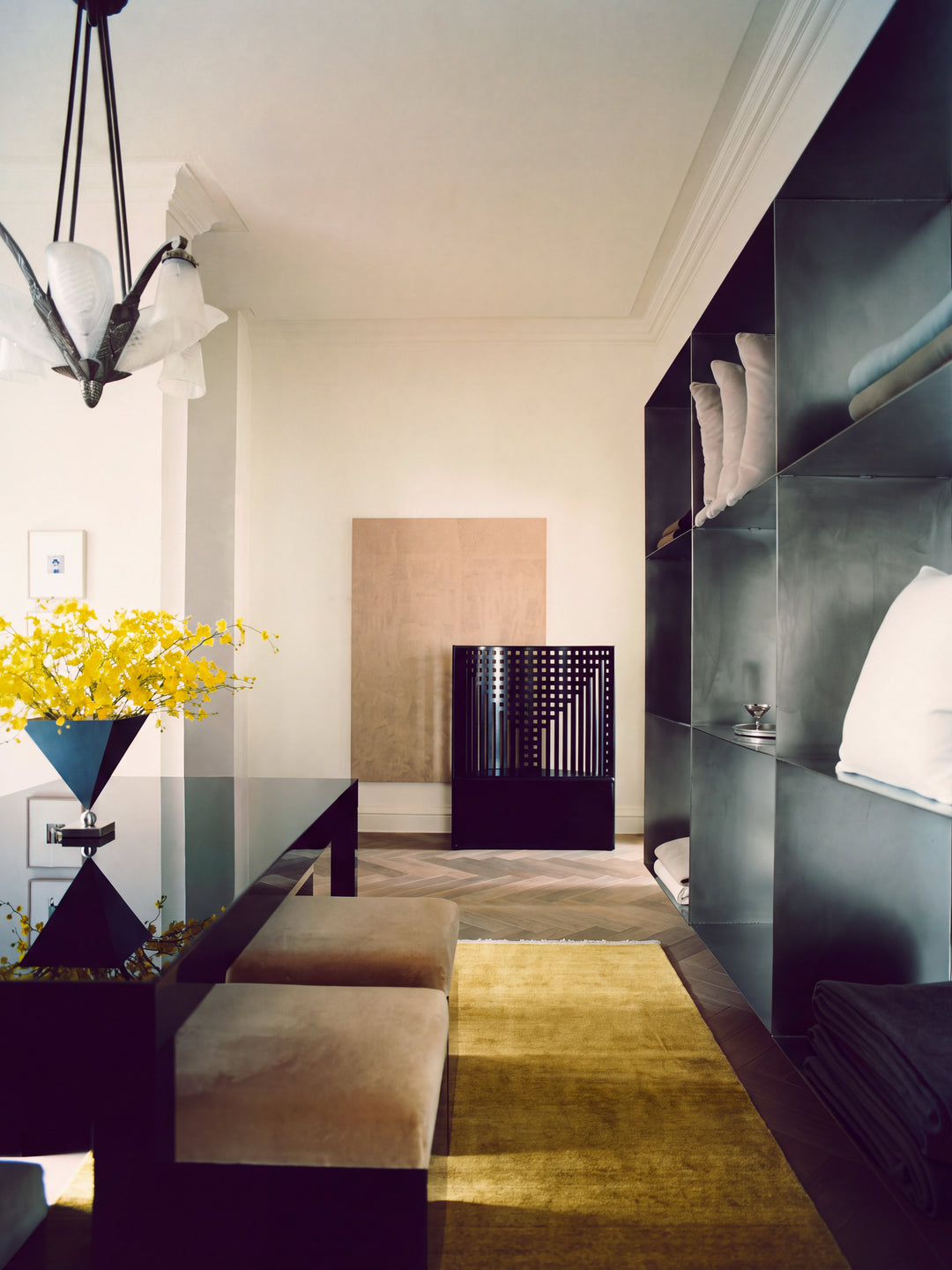 Victoria %100 TENCEL™ Lyocell El Emeği ile Üretilen Halı YELLOW SAFFRON oda görünümü